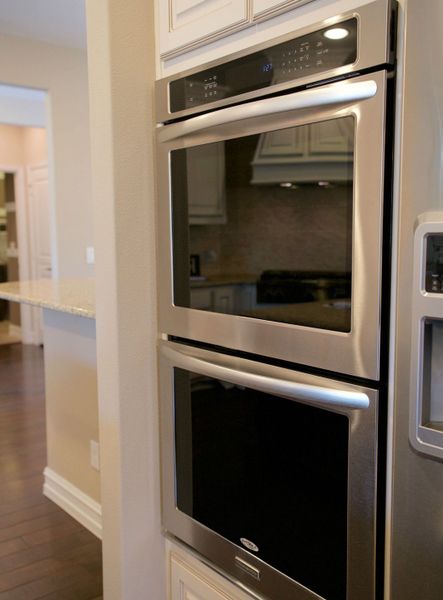 Representative interior finishes for a home built from the Lexington by Pulte Homes in Saddleback at Santa Rita Ranch, Liberty Hill (Image 19).