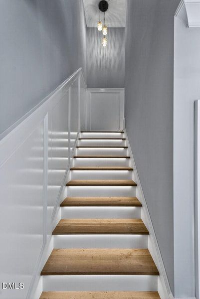 007-1280x960-stair-detail