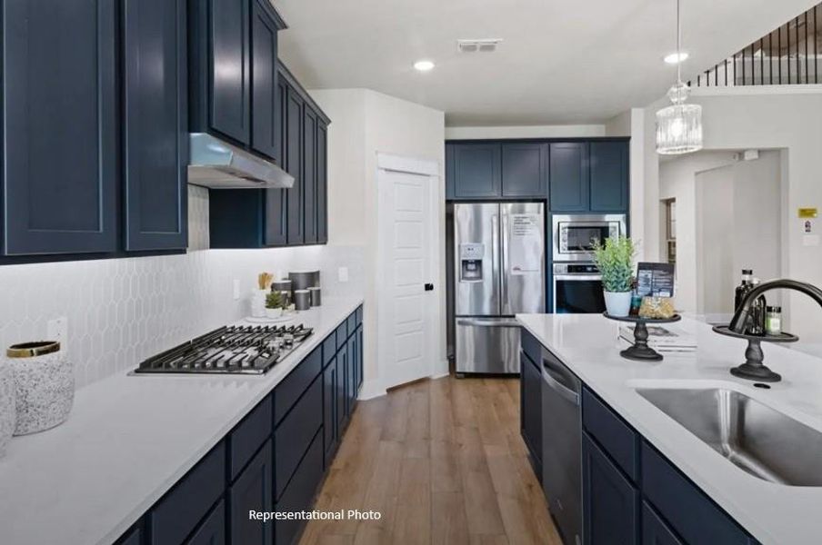 Step into this elegant kitchen, and you’ll find more than just a place to cook; you’ll discover a sanctuary that reflects your style and spirit.