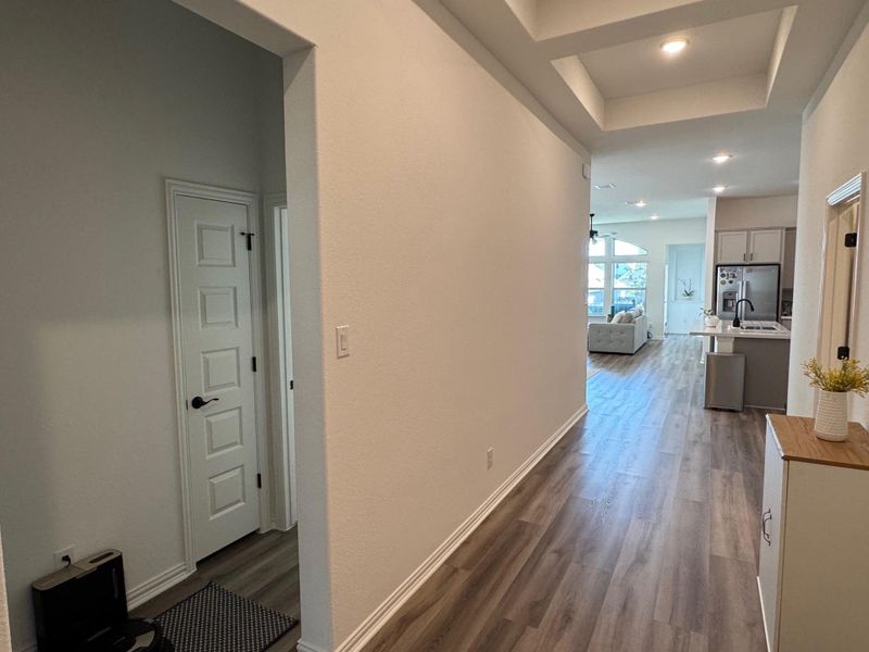 Spacious, unfurnished interior of a new home in Sunfield, Buda (Image 20).