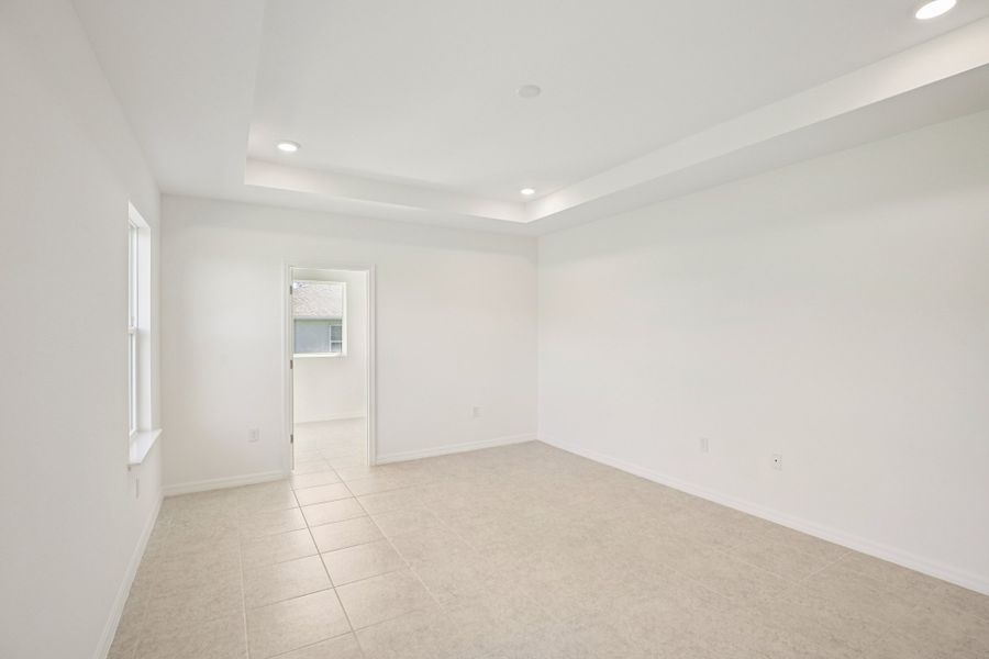 Spacious, unfurnished interior of a new home in Marion Oaks, Ocala (Image 32).