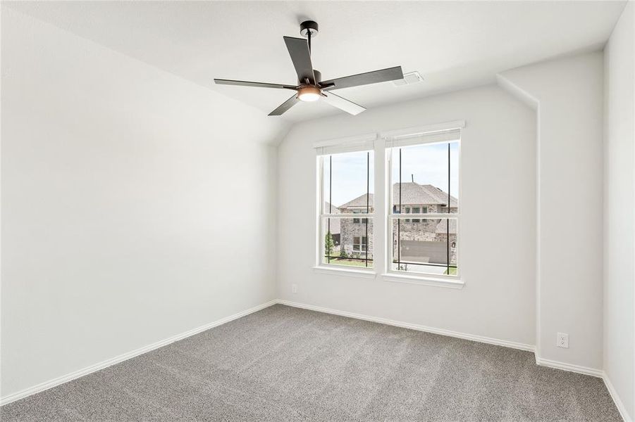 Spacious, unfurnished interior of a new home in Chaparral Park, Oak Point (Image 17). Spacious, unfurnished interior of a new home in Chaparral Park, Oak Point (Image 17).