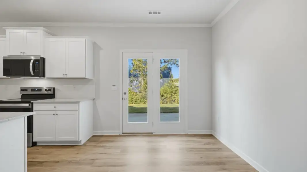 Spacious, unfurnished interior of a new home in Hughes Court, Dawsonville (Image 14).