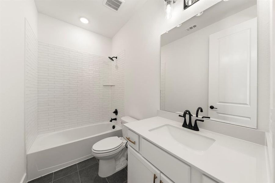 05. 7245 Ladybug - 2ND Bath