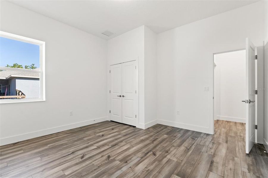 Spacious, unfurnished interior of a new home in , Weeki Wachee (Image 46).