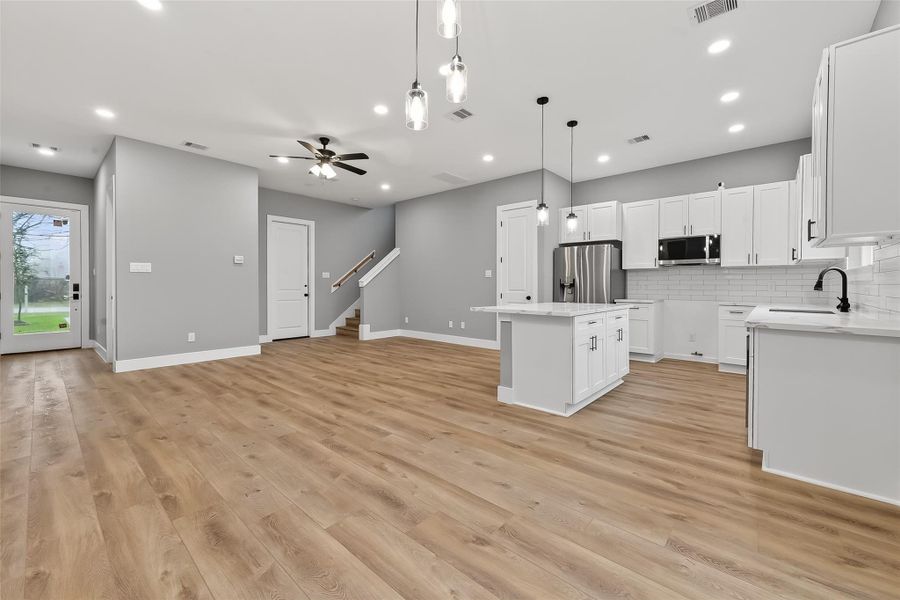 Spacious, unfurnished interior of a new home in , Houston (Image 20).
