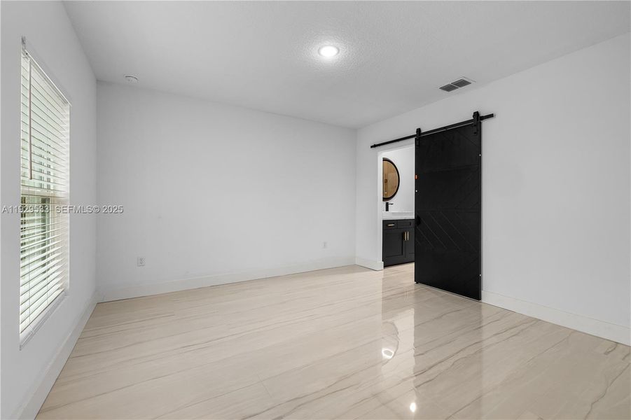 Spacious, unfurnished interior of a new home in , Palm Bay (Image 33). Spacious, unfurnished interior of a new home in , Palm Bay (Image 33).