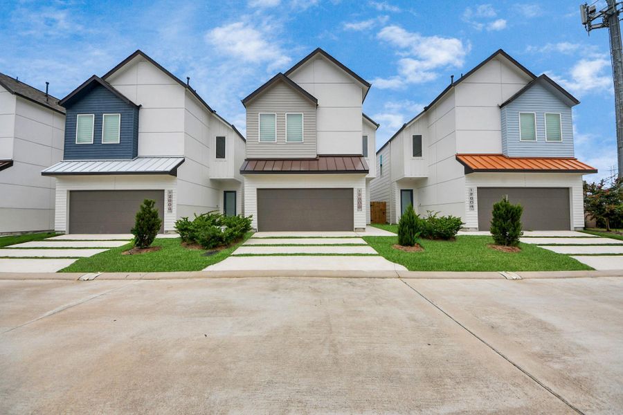 Front exterior of a new home in Agua, Houston, TX, highlighting curb appeal (Image 19). Front exterior of a new home in Agua, Houston, TX, highlighting curb appeal (Image 19).