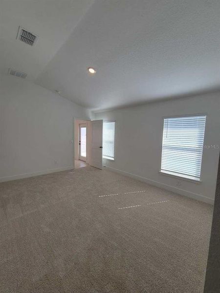 Spacious, unfurnished interior of a new home in Ocala Crossings South, Ocala (Image 16).
