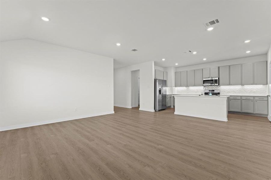 Spacious, unfurnished interior of a new home in , Dayton (Image 13).