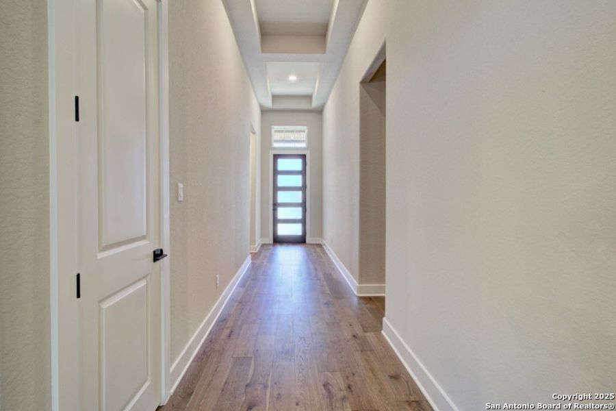 Spacious, unfurnished interior of a new home in Verandas at the Rim, San Antonio (Image 18). Spacious, unfurnished interior of a new home in Verandas at the Rim, San Antonio (Image 18).