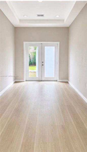 Spacious, unfurnished interior of a new home in , Lehigh Acres (Image 9).