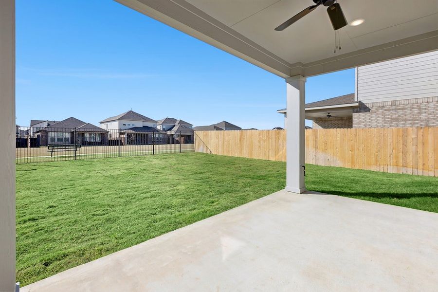 Exterior details and patio area of a home in University Heights, Round Rock (Image 3).