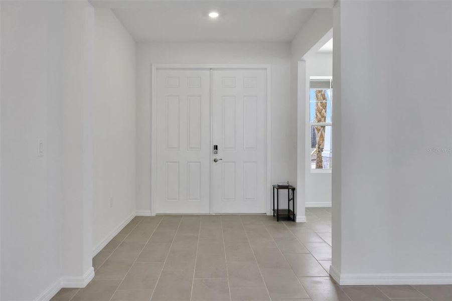 Spacious, unfurnished interior of a new home in Angeline, Land O' Lakes (Image 18).