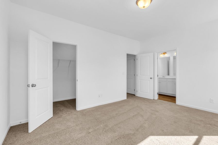 Spacious, unfurnished interior of a new home in Sweetbriar Place, Lebanon (Image 26).