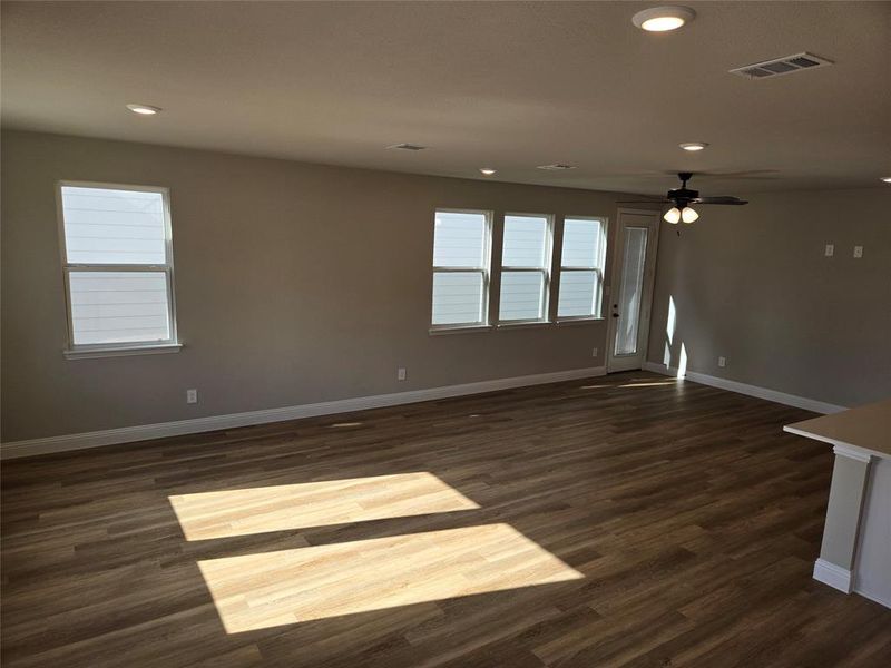 Spacious, unfurnished interior of a new home in , Rowlett (Image 11).