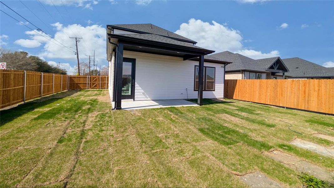 Exterior details and patio area of a home in , Grand Prairie (Image 4). Exterior details and patio area of a home in , Grand Prairie (Image 4).