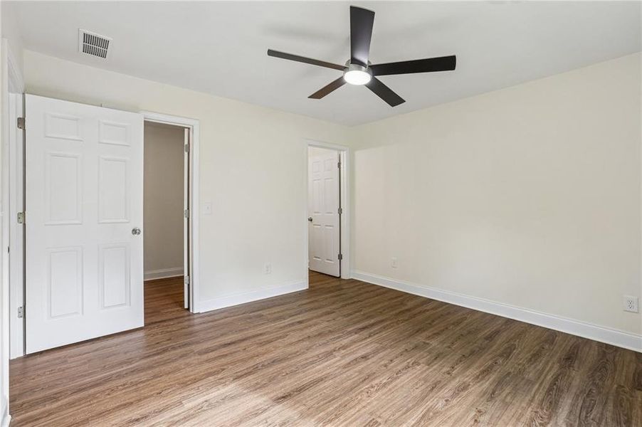 Spacious, unfurnished interior of a new home in , Jasper (Image 14).