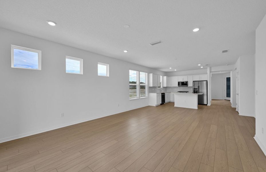 Spacious, unfurnished interior of a new home in Del Webb Wildlight, Yulee (Image 15).