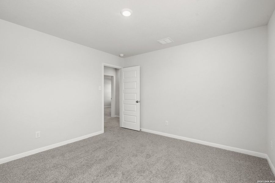 Spacious, unfurnished interior of a new home in Cinco Lakes, San Antonio (Image 21).