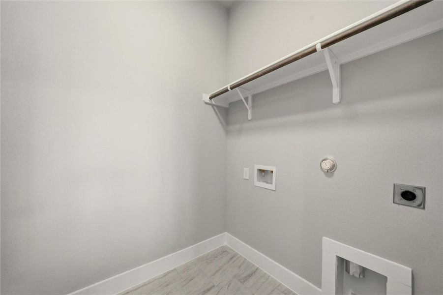 Spacious, unfurnished interior of a new home in , Wimberley (Image 34).