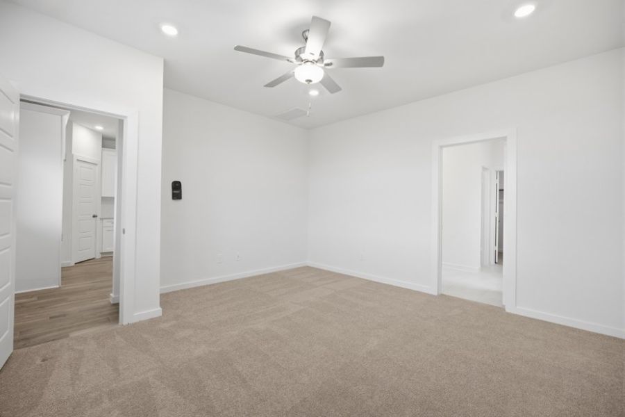 Spacious, unfurnished interior of a new home in Creekhaven, Iowa Colony (Image 17). Spacious, unfurnished interior of a new home in Creekhaven, Iowa Colony (Image 17).