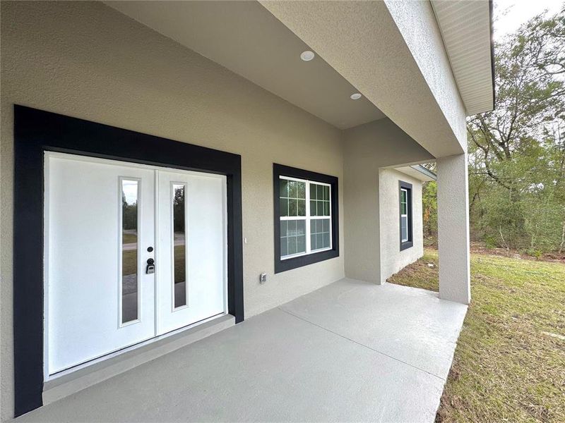 Exterior details and patio area of a home in , Citrus Springs (Image 17).
