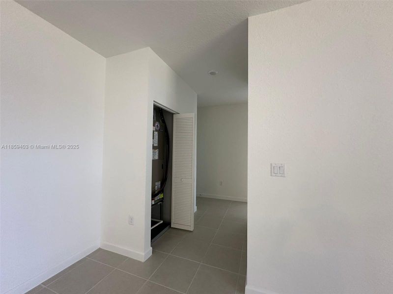 Spacious, unfurnished interior of a new home in Hawthorne at Galiano Pointe, Miami (Image 8).