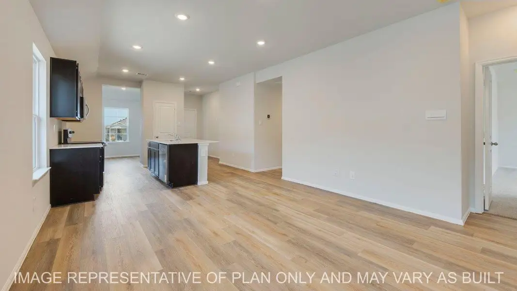 Spacious, unfurnished interior of a new home in Wilkins Valley, Brenham (Image 8).