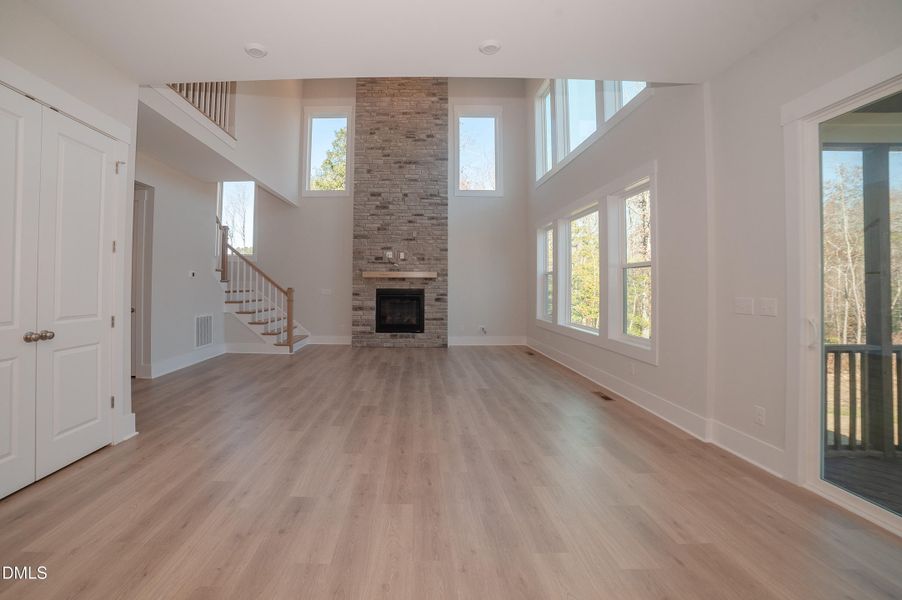 WFDS-0100-00_Buchanan E_Family Room g