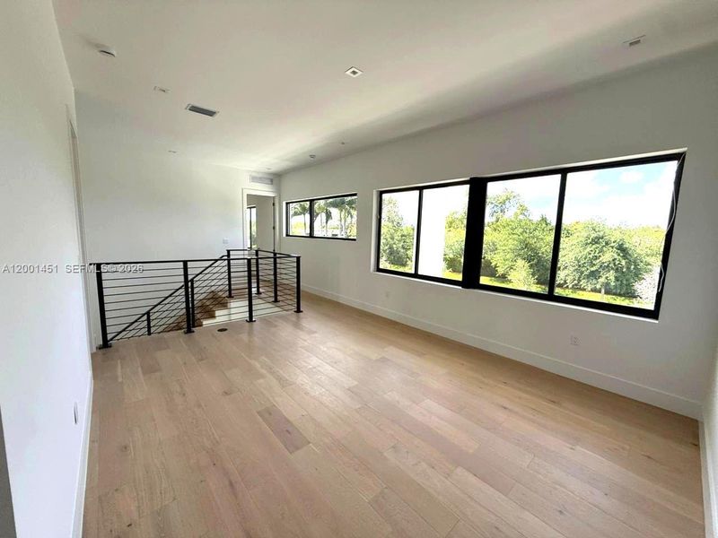 Spacious, unfurnished interior of a new home in , Weston (Image 11).