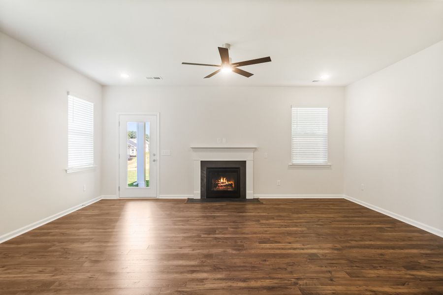 Representative unfurnished interior of a home built from the Nile by Veranda Homes in Heritage Bay, Sumter (Image 36).