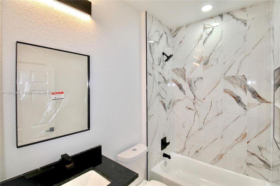 Furnished interior view inside a new home in , Lake Placid (Image 7).