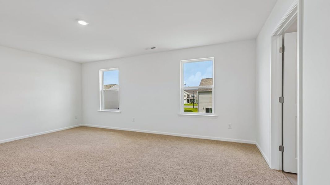 Spacious, unfurnished interior of a new home in Shahbain Reserve, Raeford (Image 22).