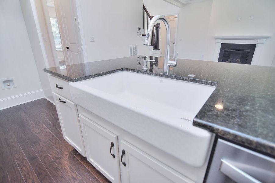 Representative interior finishes for a home built from the Harvard by Greybrook Homes in Harbor Watch, Statesville (Image 16).