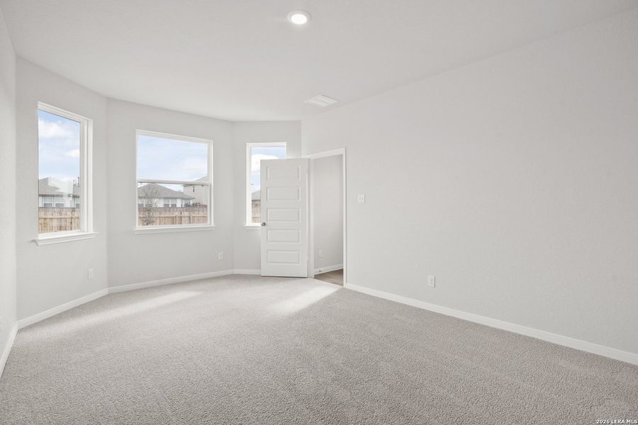 Spacious, unfurnished interior of a new home in Abbott Place, St. Hedwig (Image 19).