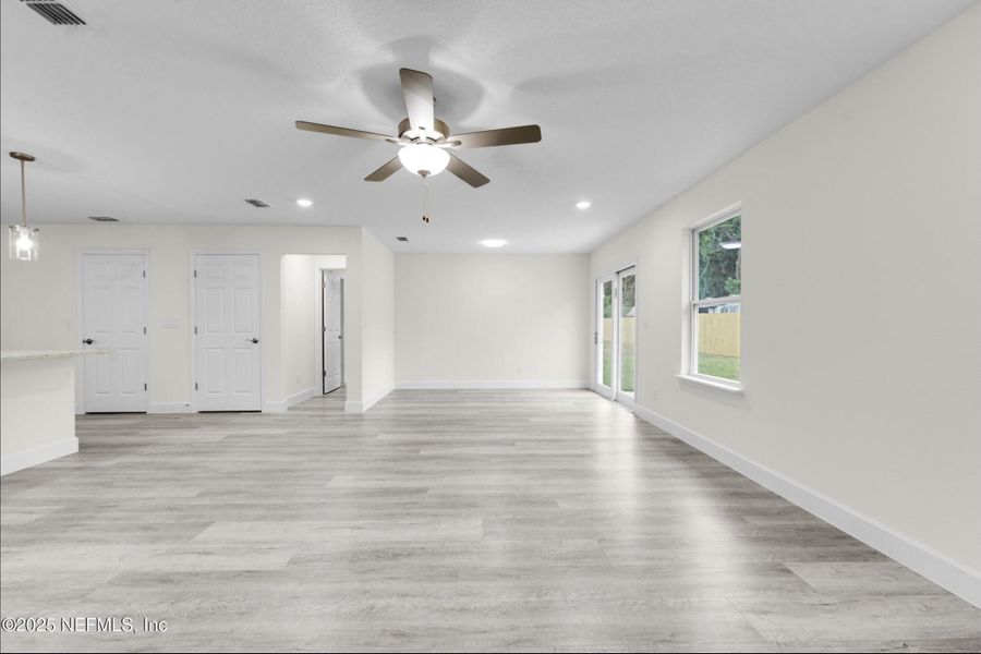 Spacious, unfurnished interior of a new home in , Jacksonville (Image 14).