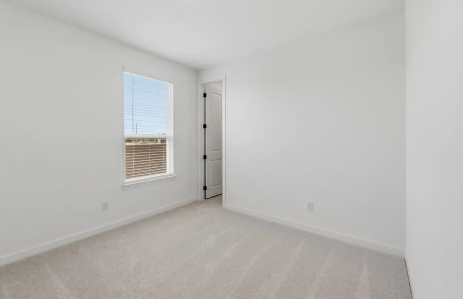 Spacious, unfurnished interior of a new home in Kuempel Farms, Pflugerville (Image 32).