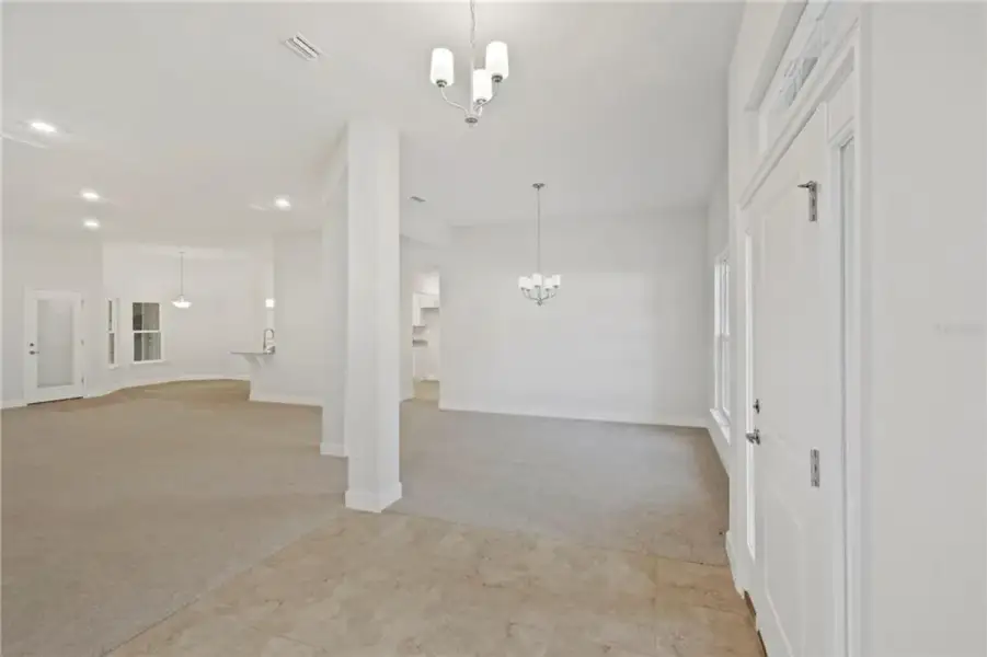 Spacious, unfurnished interior of a new home in Royal Highlands, Weeki Wachee (Image 12).