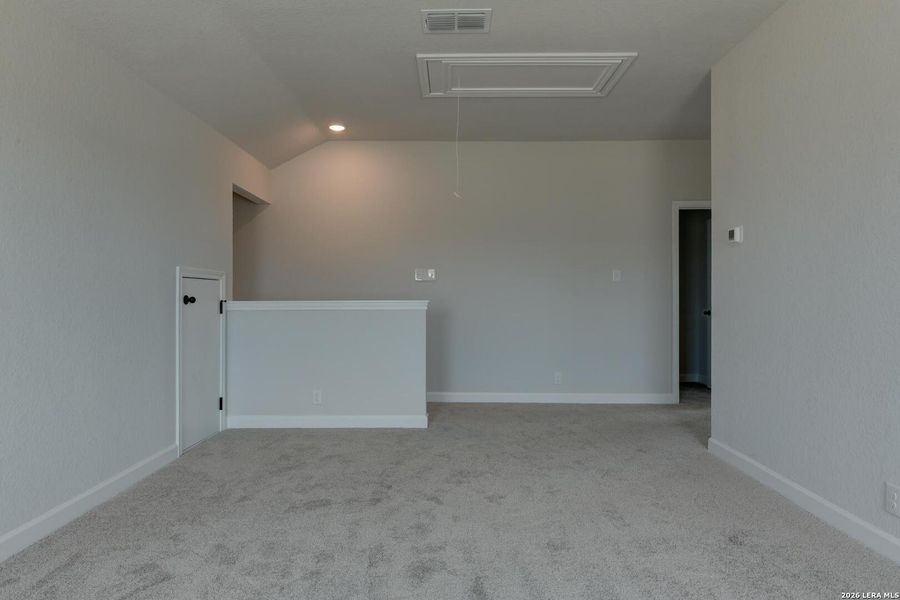 Spacious, unfurnished interior of a new home in Arcadia Ridge, San Antonio (Image 22).