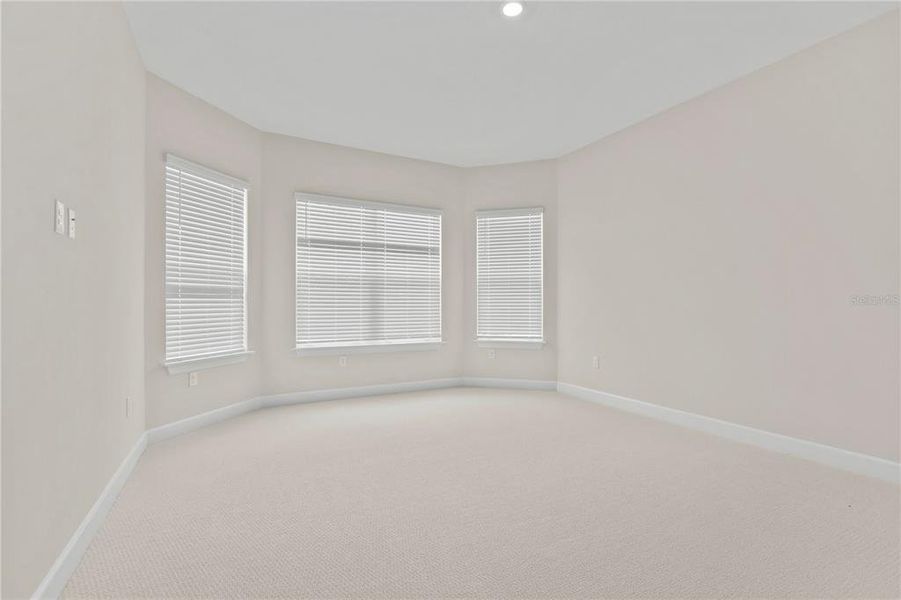 Spacious, unfurnished interior of a new home in , Sarasota (Image 38).