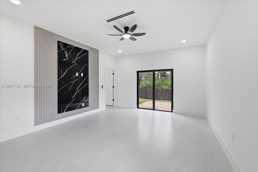 Spacious, unfurnished interior of a new home in , Lehigh Acres (Image 21).