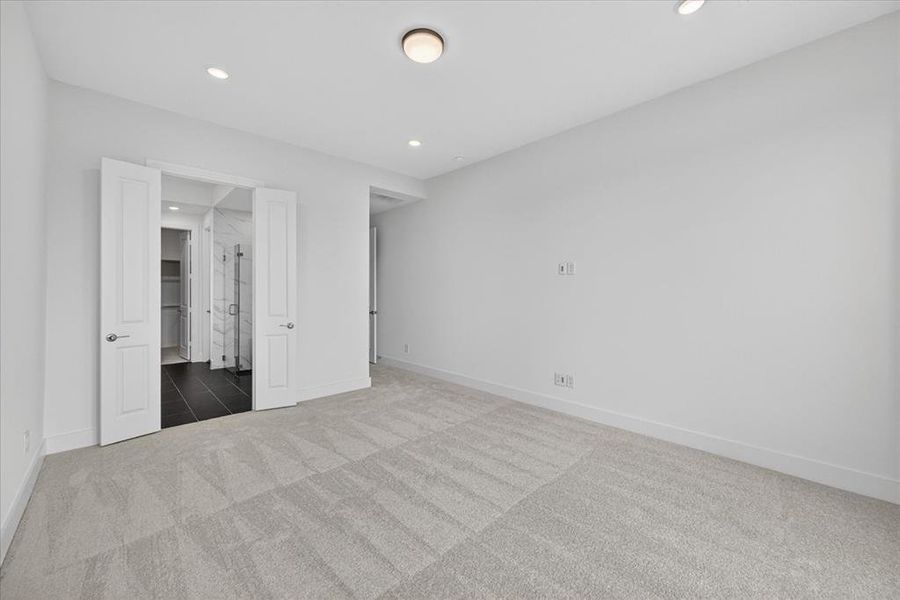 Spacious, unfurnished interior of a new home in Goodland, Venus (Image 15).