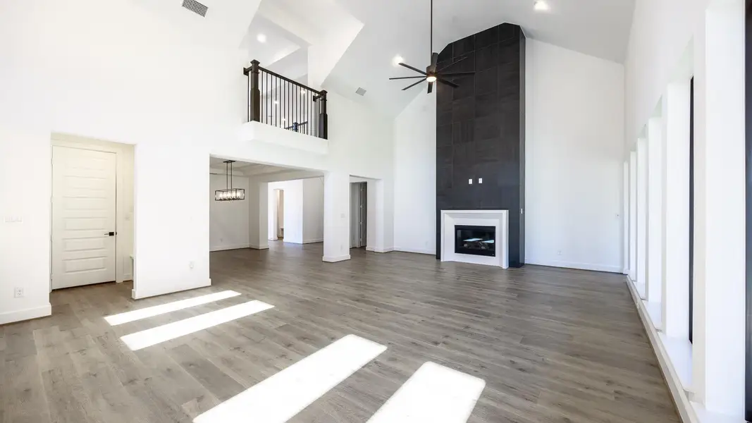 Spacious, unfurnished interior of a new home in Palmera Ridge 70', Leander (Image 10). Spacious, unfurnished interior of a new home in Palmera Ridge 70', Leander (Image 10).