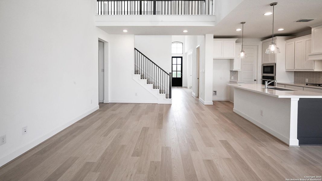 Spacious, unfurnished interior of a new home in Homestead 55', Schertz (Image 12).