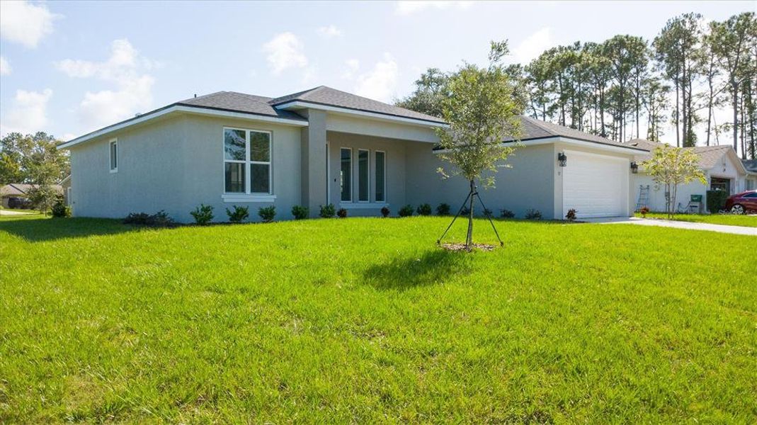 Exterior details and patio area of a home in , Palm Coast (Image 3).