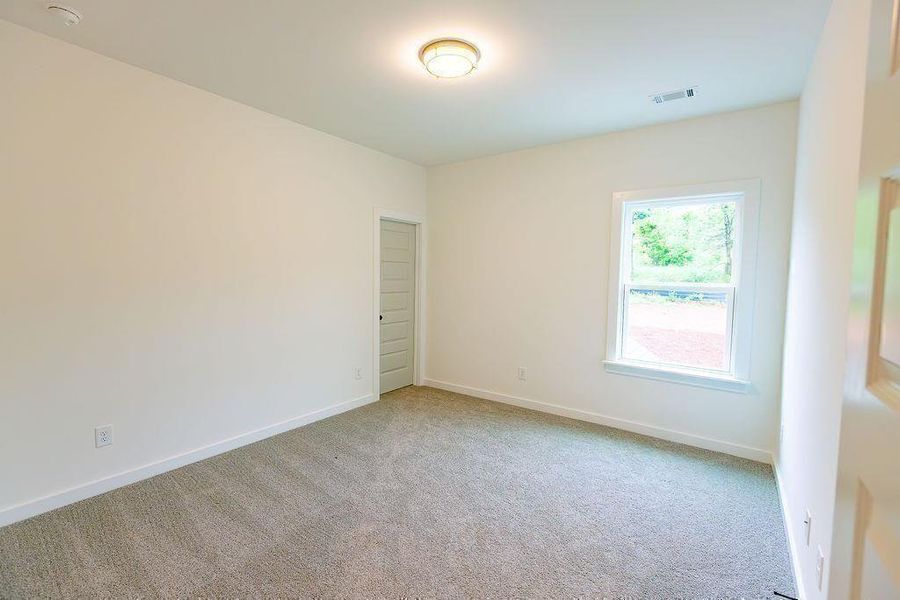 Spacious, unfurnished interior of a new home in , Gainesville (Image 30).
