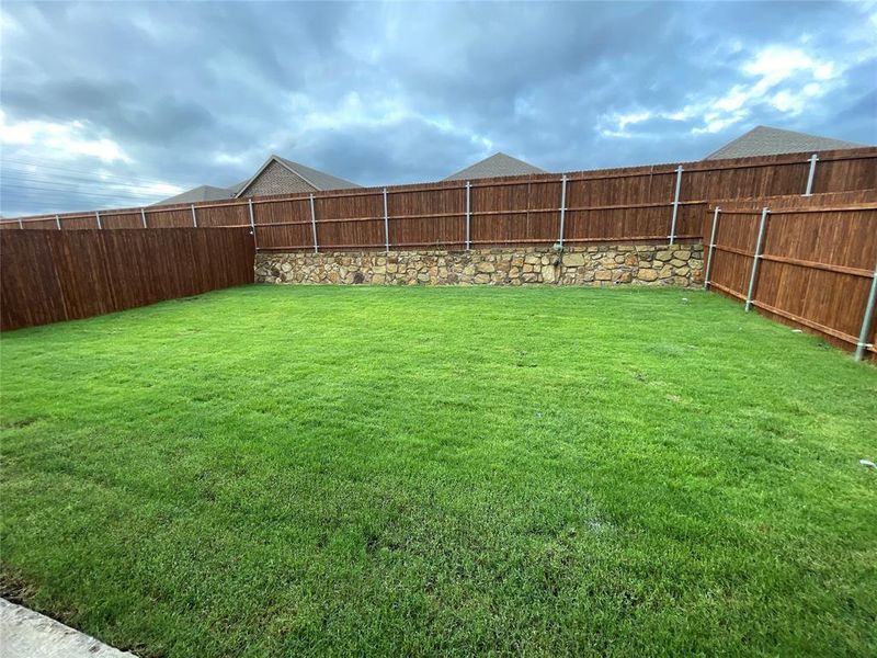 Exterior details and patio area of a home in Elevon, Lavon (Image 3).