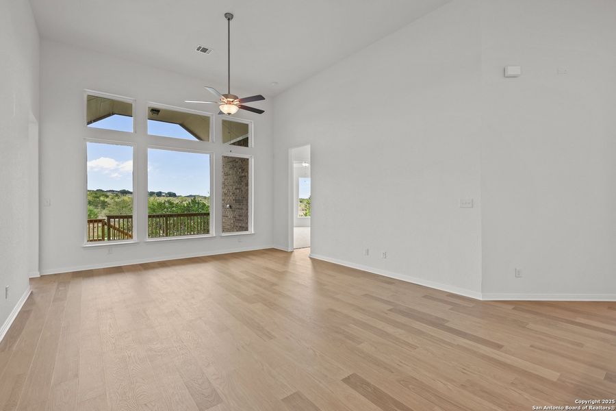 Spacious, unfurnished interior of a new home in Homestead 75', Schertz (Image 24).