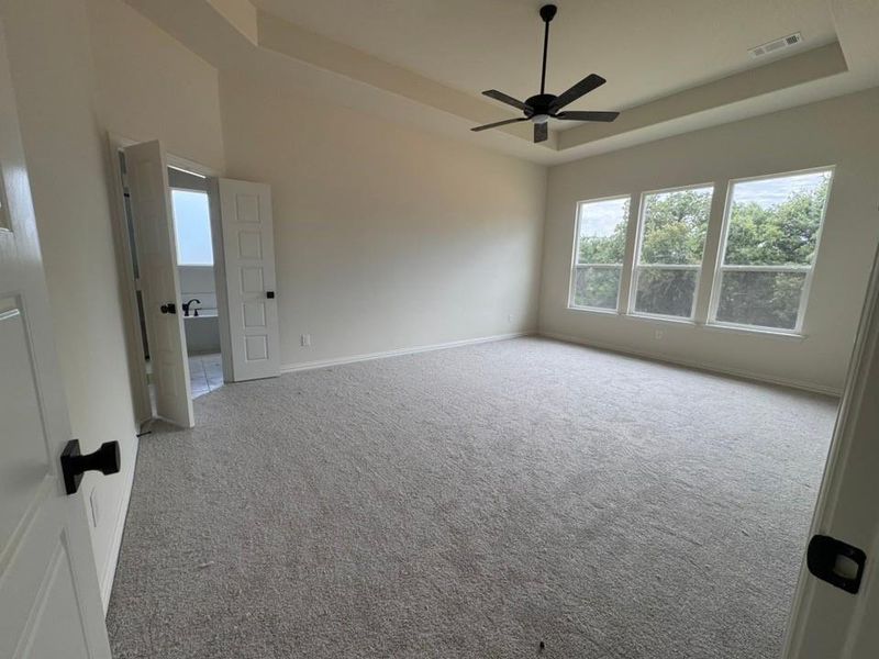 Spacious, unfurnished interior of a new home in Oak Grove Addition, Springtown (Image 8).